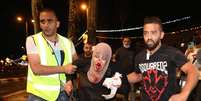 Palestina ferida durante protesto contra despejos no bairro de Sheikh Jarrah, em Jerusalém Oriental  Foto: EPA / Ansa - Brasil