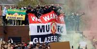 Torcedores do Manchester United protestam contra proprietários do clube
02/05/2021 REUTERS/Phil Noble  Foto: Reuters