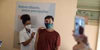 Homem é vacinado contra o coronavírus com imunizante da Oxford-AstraZeneca no Palácio do Catete, Rio de Janeiro
23/04/2021 REUTERS/Pilar Olivares  Foto: Reuters