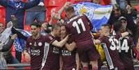 Leicester faturou a Copa da Inglaterra pela primeira vez na história (Foto: KIRSTY WIGGLESWORTH / POOL / AFP)  Foto: Lance!