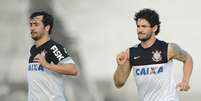 Douglas e Alexandre Pato jogaram juntos no Corinthians  Foto: Mauro Horita/Agif / Gazeta Press