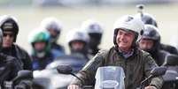 Presidente Jair Bolsonaro durante passeio de moto com apoiadores em Brasília
09/05/2021
REUTERS/Ueslei Marcelino  Foto: Reuters