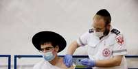 Vacinação em Israel  Foto: Ronen Zvulun / Reuters