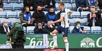 Kane marcou na vitória do Tottenham (Foto: SHAUN BOTTERILL / POOL / AFP)  Foto: Lance!