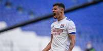 Bruno Guimarães marcou duas vezes contra o Lorient na Ligue 1 (Foto: Damien LG / Lyon)  Foto: Lance!