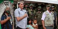 Presidente Jair Bolsonaro ouve o hino nacional em visita a terras indígenas, no Amazonas
27/05/2021
Marcos Correa/Divulgação via REUTERS  Foto: Reuters