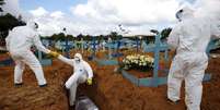 Enterro de vítima de covid em Manaus
 17/1/2021   REUTERS/Bruno Kelly  Foto: Reuters