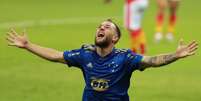 Bruno José comemora gol pelo Cruzeiro  Foto:  GILSON JUNIO/W9 PRESS / Gazeta Press