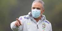 Tite treinando a Seleção para jogo das Eliminatórias da Copa do Mundo na Granja Comary (Foto: Lucas Figueiredo/CBF)  Foto: Lance!