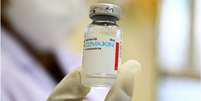 Governo federal tem acordo para recebimento de 20 milhões de doses de vacina indiana  Foto: Getty Images / BBC News Brasil
