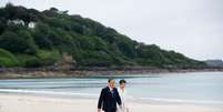 Premiê japonês Suga e a esposa, Mariko Suga, chegam para o G7 em Carbis Bay, Cornualha
 11/6/2021 REUTERS/Phil Noble/Pool  Foto: Reuters