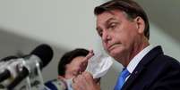 O presidente Jair Bolsonaro já causou polêmica várias vezes por aparecer sem máscara em público  Foto: DW / Deutsche Welle