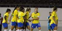 Seleção Brasileira Feminina em jogo amistoso  Foto: Célio Messias / Gazeta Press