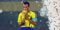 Cafu foi o capitão do pentacampeonato mundial da Seleção Brasileira (Foto: Antonio Scorza/AFP)  Foto: LANCE!