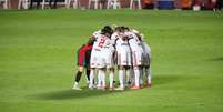 Delegação do São Paulo receberá primeira dose da vacina contra a Covid-19 (Foto: Rubens Chiri/saopaulofc.net)  Foto: Lance!