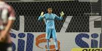 John deixou o campo no clássico contra o São Paulo contundido e será reavaliado (Foto: Ivan Storti/Santos FC)  Foto: LANCE!