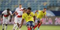 Pelo grupo do Brasil, Peru bate a Colômbia na Copa América  Foto: Reuters