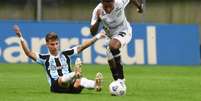 O atacante Marinho fez o gol de empate do Santos contra o Grêmio (Divulgação /Twitter Santos FC)  Foto: Lance!