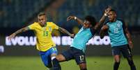 Brasileiro Everton disputa lance com Angelo Preciado, do Equador, na Copa América
 27/6/2021   REUTERS/Diego Vara  Foto: Reuters