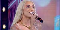 No Twitter, fãs questionaram Pabllo Vittar e a cantora disse que precisou de concentração extra para não soltar ‘piranha’ ao cantar   Foto: Reprodução/TV Globo 