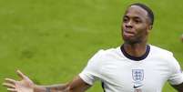 Sterling marcou os três primeiros gols da Inglaterra na Eurocopa (Foto: JOHN SIBLEY / POOL / AFP)  Foto: Lance!