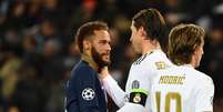 Sergio Ramos não tem o futuro definido, mas está próximo do PSG (Foto: GABRIEL BOUYS / AFP)  Foto: Lance!