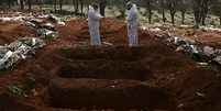 Especialistas veem melhora da pandemia de covid-19 registradas nos últimos dias com extrema cautela  Foto: Rodrigo Paiva/Getty Images / BBC News Brasil