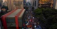 Manifestantes lotam a Avenida Paulista em ato contra o presidente Jair Bolsonaro neste sábado, 3  Foto: Felipe Rau / Estadão Conteúdo
