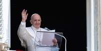 Papa Francisco acena pata fiéis no Vaticano
04/07/2021 Vatican Media/Divulgação via REUTERS  Foto: Reuters