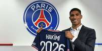 Hamiki em sua chegada ao PSG, com o qual assinou compromisso até 2026  Foto: Reprodução/@psg