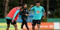 O atacante Paulinho durante treino da Seleção Brasileira Olímpica  Foto: Reprodução/@cbf Marco Galvão