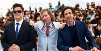 Diretor Wes Anderson e atores Benicio Del Toro e Adrien Brody posam em Cannes
 13/7/2021    REUTERS/Johanna Geron  Foto: Reuters