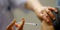 Campanha de vacinação contra Covid-19 em Angers
 13/4/2021   REUTERS/Stephane Mahe  Foto: Reuters