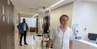 Foto de Bolsonaro em hospital foi publicada em sua conta no Twitter durante internação em São Paulo  Foto: Reprodução/Twitter Jair Bolsonaro / Estadão Conteúdo