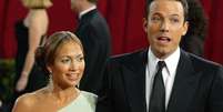 A notícia de que Ben Affleck e Jennifer Lopez haviam aparentemente reatado deu o que falar  Foto: BBC News Brasil