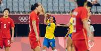 Marta faz a letra T em comemoração ao segundo gol do Brasil contra as chinesas Sam Robles/CBF  Foto: Sam Robles  / CBF