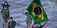 Bruninho, filho de Bernardinho, foi porta-bandeira do Brasil na cerimônia de abertura (Foto: BEN STANSALL / AFP)  Foto: Lance!