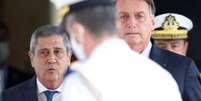 Braga Netto ao lado de Bolsonaro, nesta quarta-feira; ministro da Defesa negou ter ameaçado o processo eleitoral  Foto: Reuters / BBC News Brasil