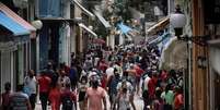 Pessoas caminham em rua de Havana em meio a aumento de casos de Covid-19 em Cuba
15/06/2021
REUTERS/Alexandre Meneghini  Foto: Reuters