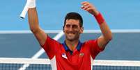 Djokovic comemora ao vencer Jan-Lennard Struff nesta segunda-feira em Tóquio Mike Segar/Reuters  Foto: Mike Segar  / Reuters