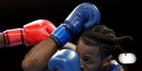 Abner Teixeira está nas quartas de final do boxe (Foto: UESLEI MARCELINO / POOL / AFP)  Foto: Lance!