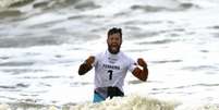 Ítalo Ferreira se tornou o primeiro campeão olímpico de surfe na história (Yuki IWAMURA/AFP)  Foto: Lance!