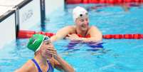 Nadadora sul-africana exibe perplexidade com o próprio feito ao quebrar o recorde mundial dos 200m peito  Foto: PA Images/Reuters