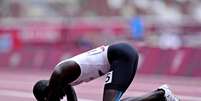 James Nyang Chiengjiek chora na pista de atletismo após sofrer queda em prova dos Jogos de Tóquio  Foto: James Lang-USA TODAY Sports/Reuters