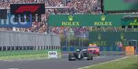 Hamilton largou sozinho após a bandeira vermelha   Foto: F1 / Grande Prêmio