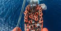 Migrantes resgatados pelo navio Ocean Viking no Mediterrâneo  Foto: ANSA / Ansa - Brasil