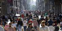 Pessoas perto da Praça Zocalo em meio à pandemia de Covid-19 na Cidade do México
04/08/2021 REUTERS/Luis Cortes  Foto: Reuters