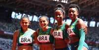 O quarteto brasileiro exibiu seu sorriso na pista, mas não avançou à final do revezamento 4x100m  Foto: Lucy Nicholson/Reuters