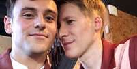 Tom e Dustin formam um dos casais gays mais badalados do eixo Los Angeles-Londres  Foto: Reprodução