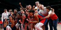 Seleção feminina de basquete da França comemora bronze nos Jogos Olímpicos de Tóquio neste sábado Brian Snyder/Reuters  Foto: Brian Snyder  / Reuters